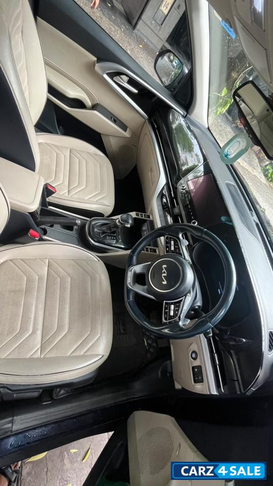 Kia Carens Luxury Plus 1.4 petrol DCT 7 Kia Carens Luxury Plus 1.4 petrol DCT 7