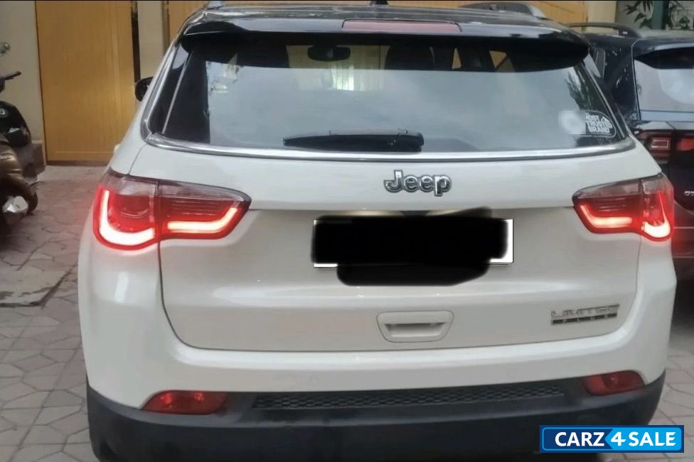 Pearl White Jeep Compass 1.4 limited (O) dct Pearl White Jeep Compass 1.4 limited (O) dct