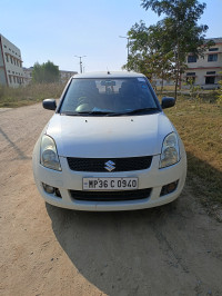 White Maruti Suzuki Swift VXI