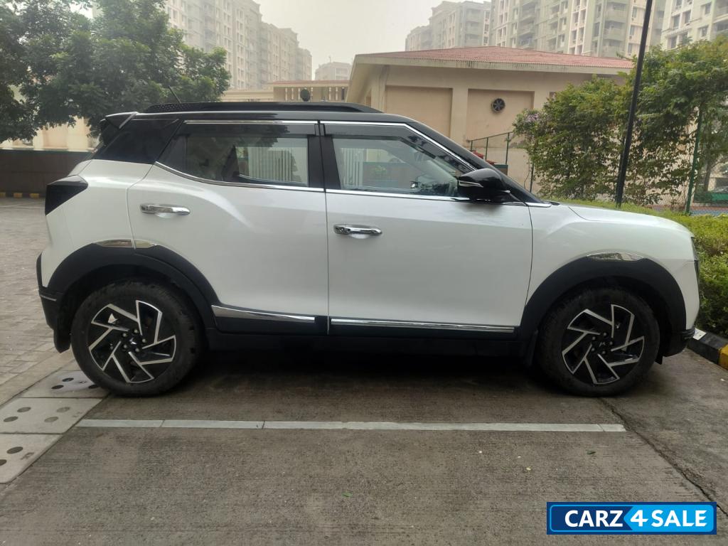 White & Black Dual Tone Mahindra XUV 3XO AX7L petrol TGDI AT
