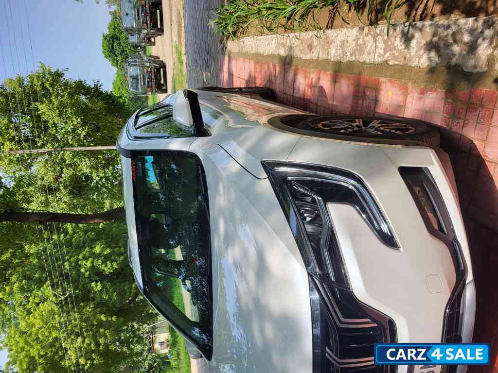 Mahindra XUV700 Top Model Luxury Automatic petrol Mahindra XUV700 Top Model Luxury Automatic petrol