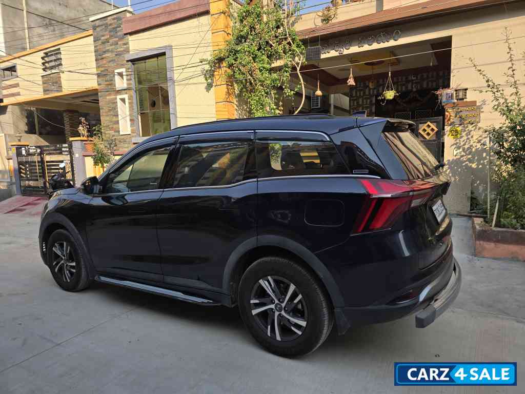 Mahindra XUV700 AX5 MT