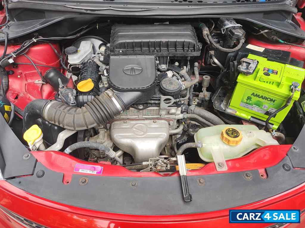 Berry Red Tata Tiago XE Berry Red Tata Tiago XE