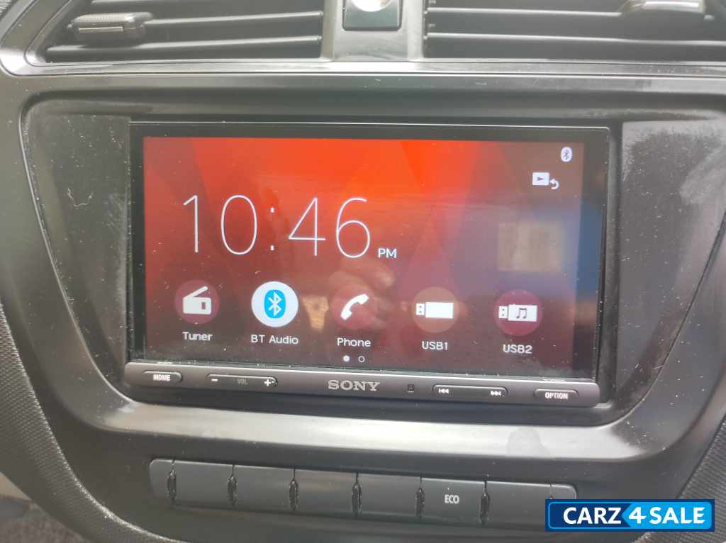 Berry Red Tata Tiago XE Berry Red Tata Tiago XE
