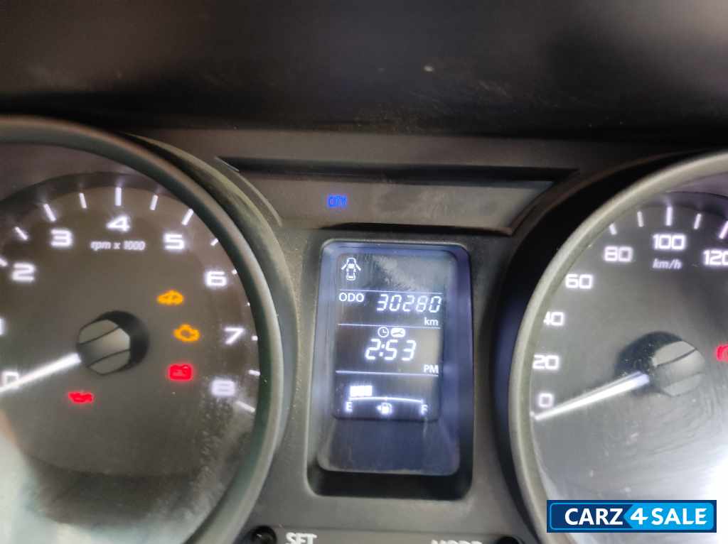 Berry Red Tata Tiago XE Berry Red Tata Tiago XE