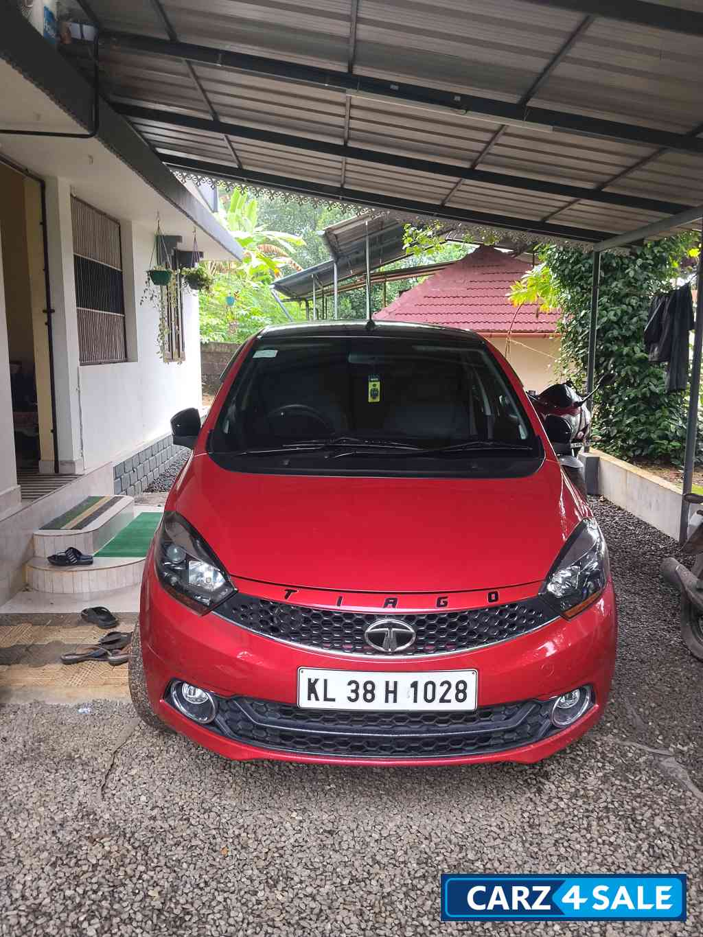 Berry Red Tata Tiago Zxplus dual tone