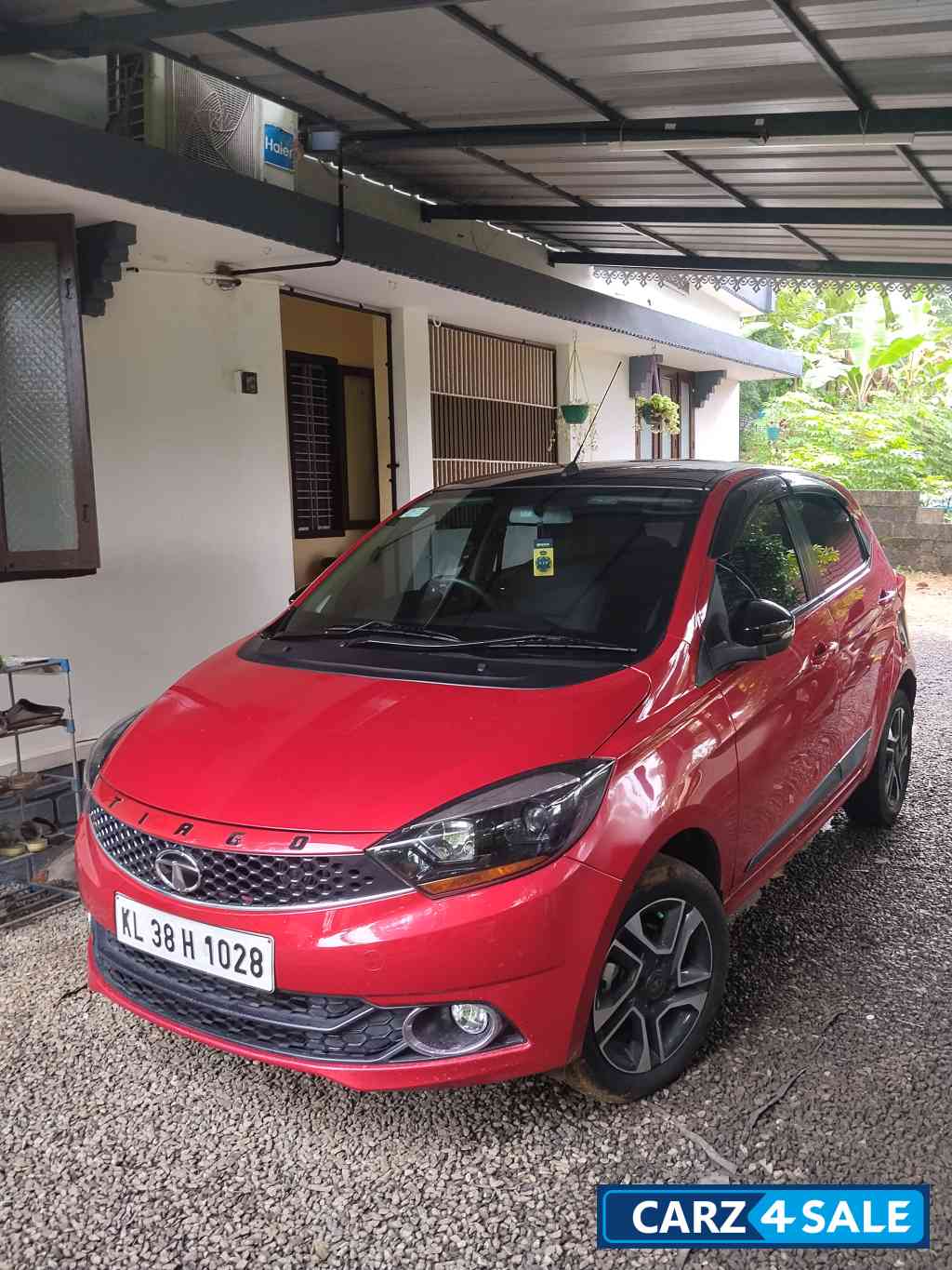 Berry Red Tata Tiago Zxplus dual tone Berry Red Tata Tiago Zxplus dual tone