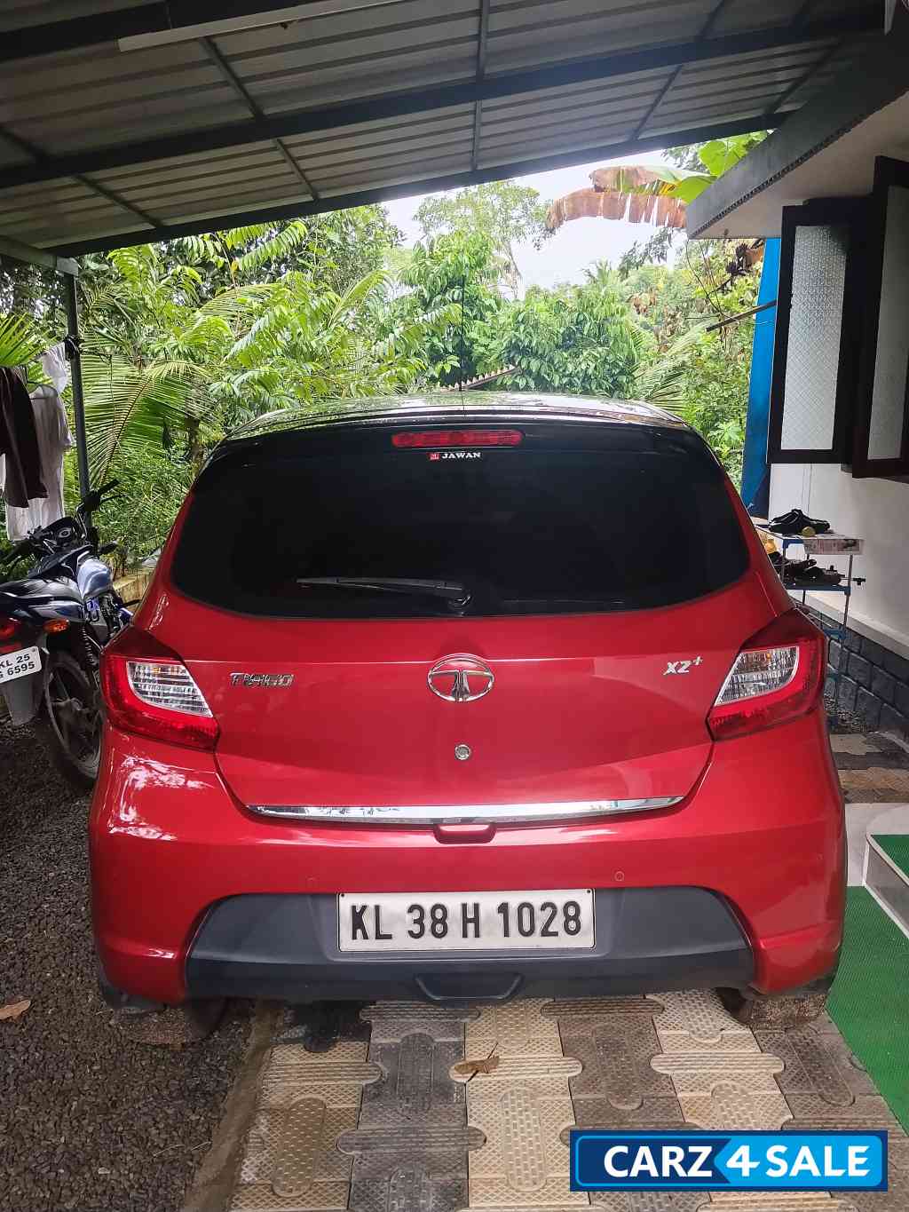 Berry Red Tata Tiago Zxplus dual tone Berry Red Tata Tiago Zxplus dual tone