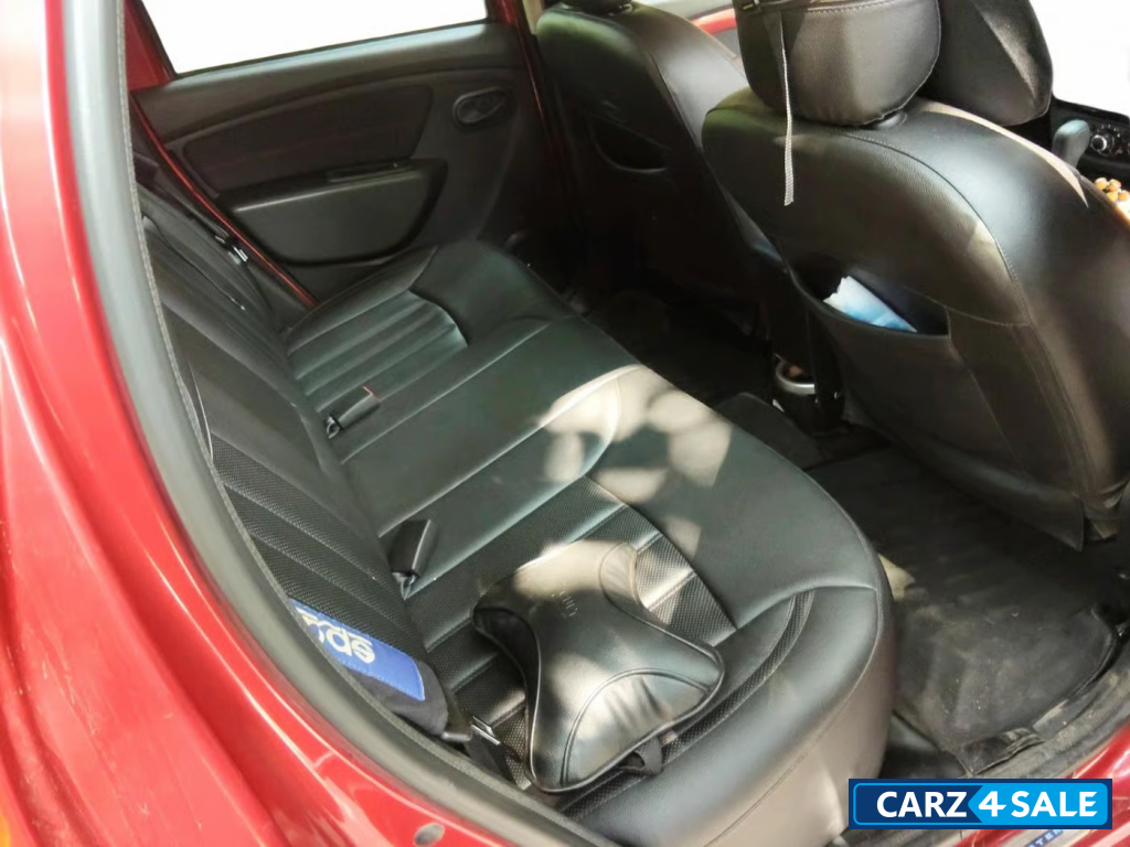 Fiery Red Renault Duster RXC CVT PETROL Fiery Red Renault Duster RXC CVT PETROL