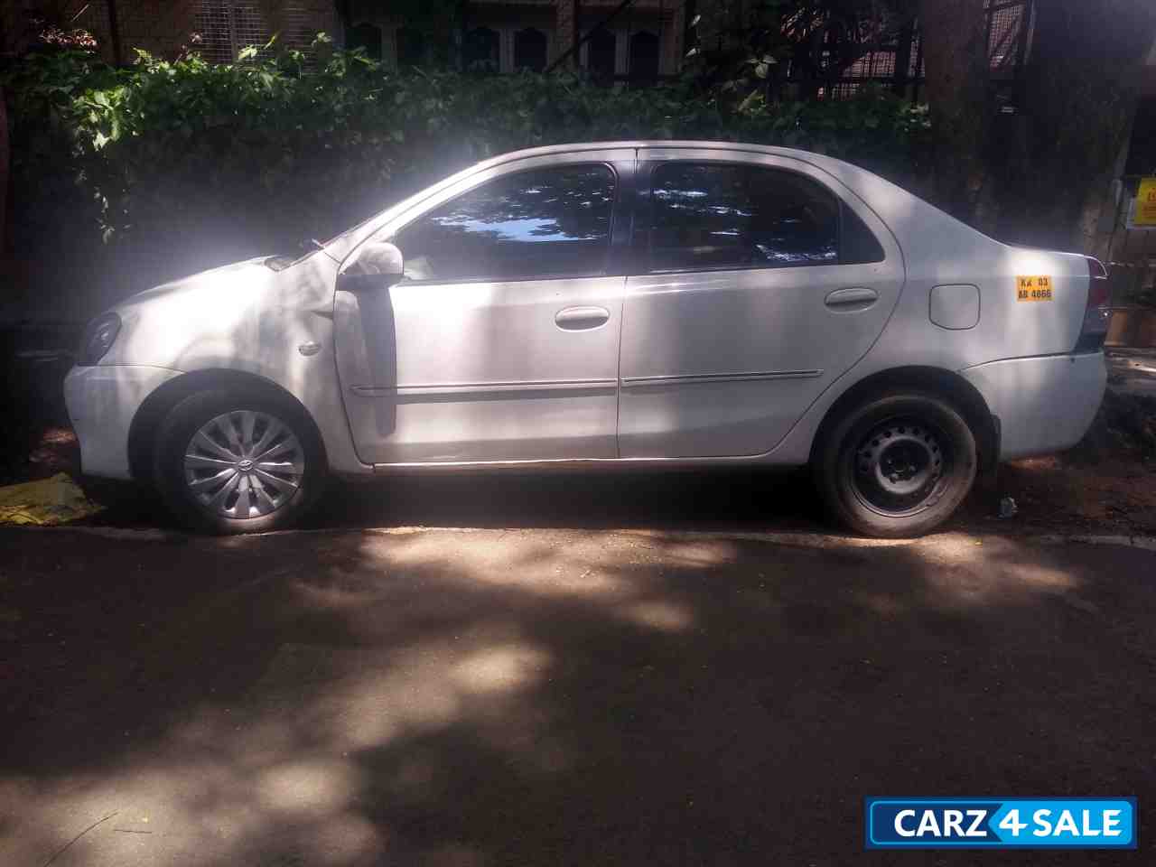 White Toyota  Etios GD 2014