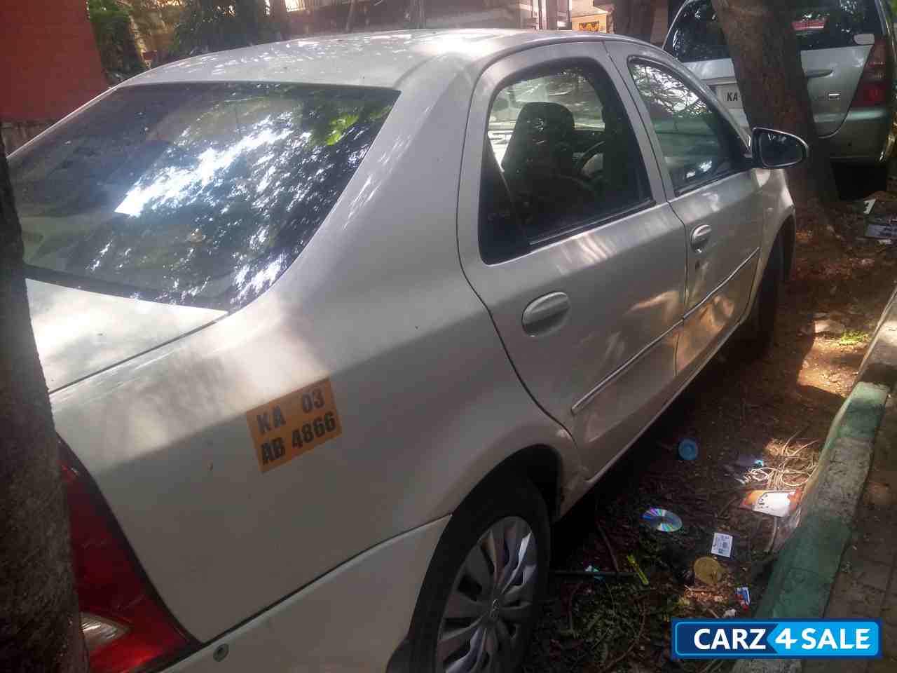 White Toyota  Etios GD 2014