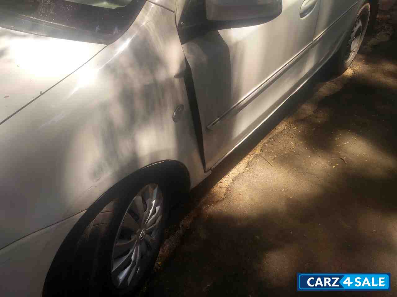 White Toyota  Etios GD 2014