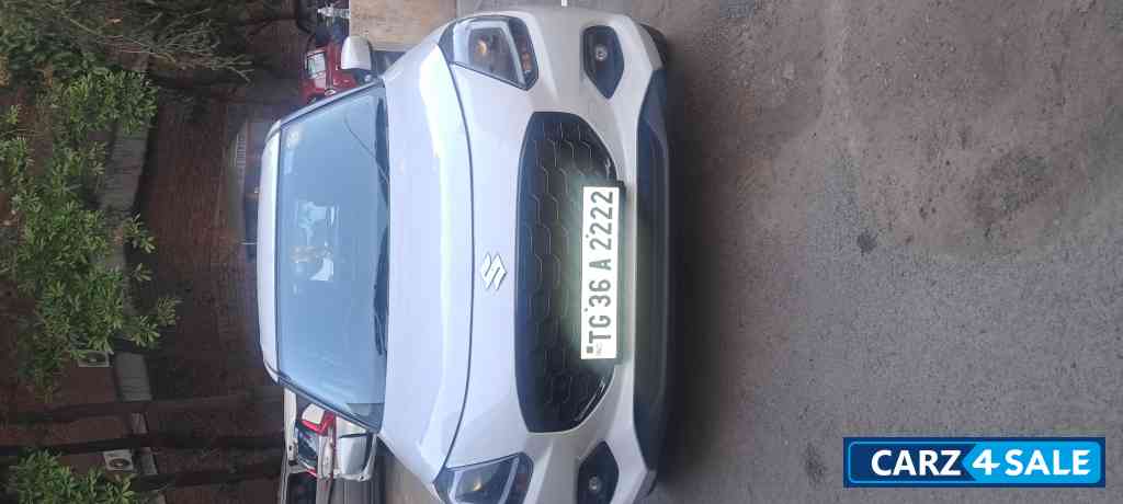 Pearl White Maruti Suzuki Swift Zxi plus