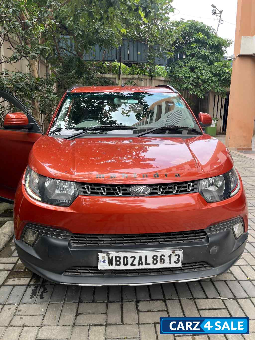 Mahindra KUV100 K8
