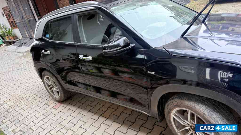 Black Hyundai Creta Sx ivt 1.5 petrol Black Hyundai Creta Sx ivt 1.5 petrol