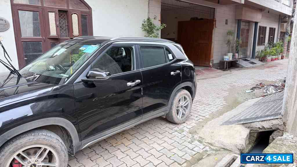 Black Hyundai Creta Sx ivt 1.5 petrol Black Hyundai Creta Sx ivt 1.5 petrol