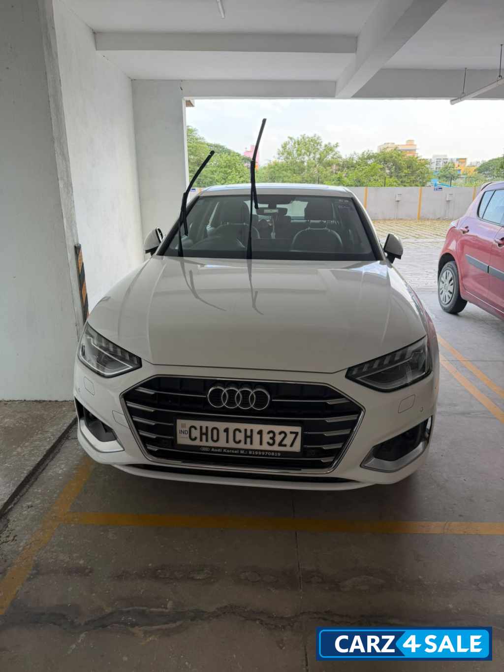 White Audi A4 TDI PREMIUM White Audi A4 TDI PREMIUM