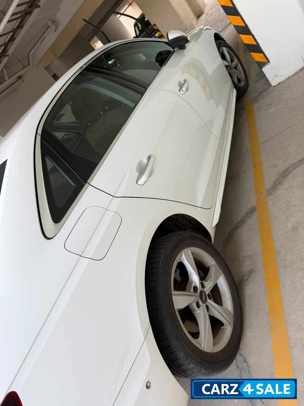 White Audi A4 TDI PREMIUM White Audi A4 TDI PREMIUM