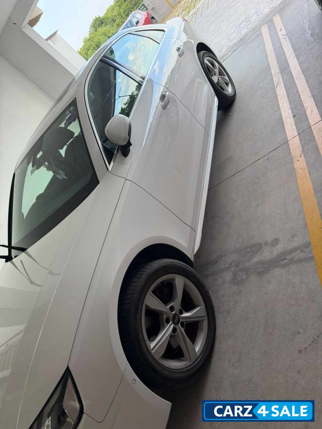 White Audi A4 TDI PREMIUM White Audi A4 TDI PREMIUM