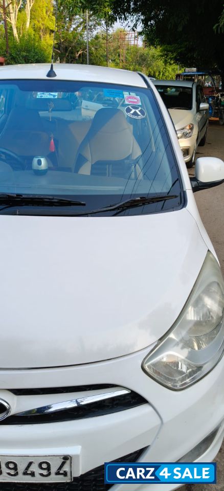 White Hyundai i10 1.1 IRDA2 White Hyundai i10 1.1 IRDA2