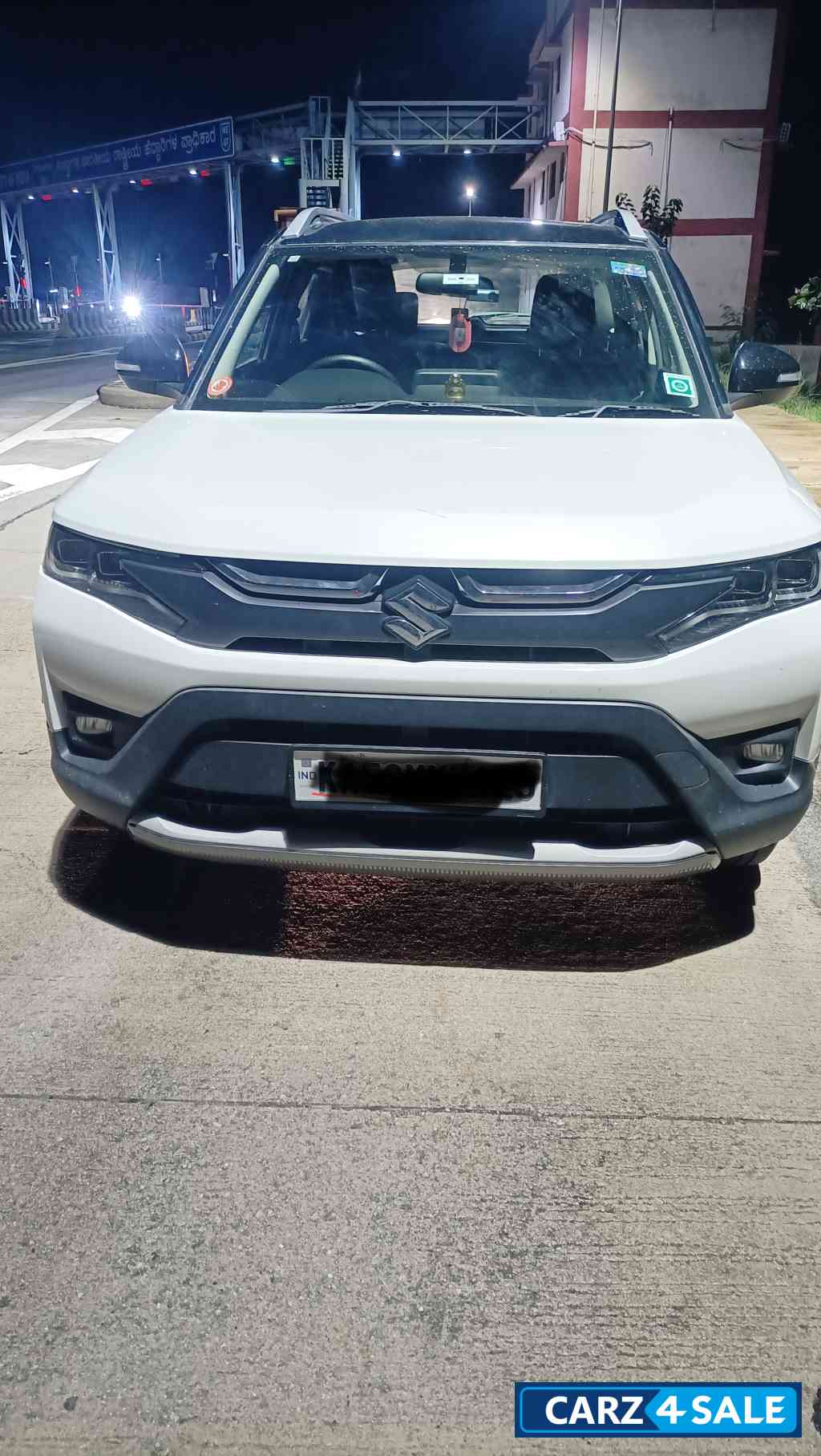 White And Black Maruti Suzuki Brezza Zxi smart hybrid dual tone