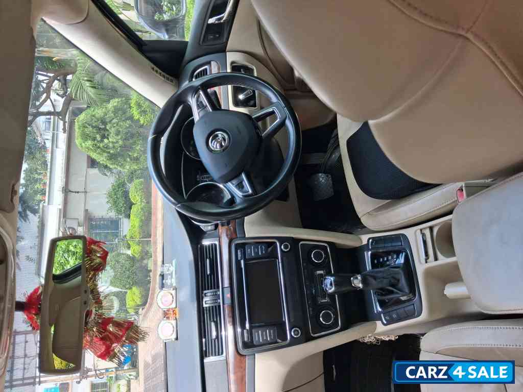 Magnetic Brown Skoda Superb Elegance 1.8 tsi at