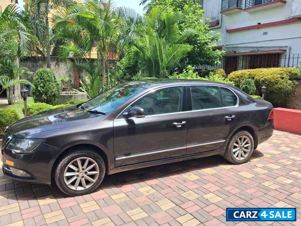 Magnetic Brown Skoda Superb Elegance 1.8 tsi at Magnetic Brown Skoda Superb Elegance 1.8 tsi at