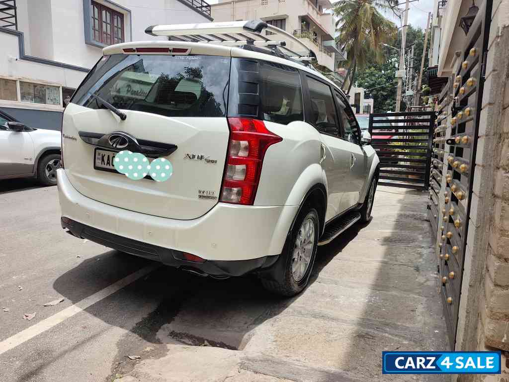 Pearl White Mahindra XUV 500 W10 Automatic