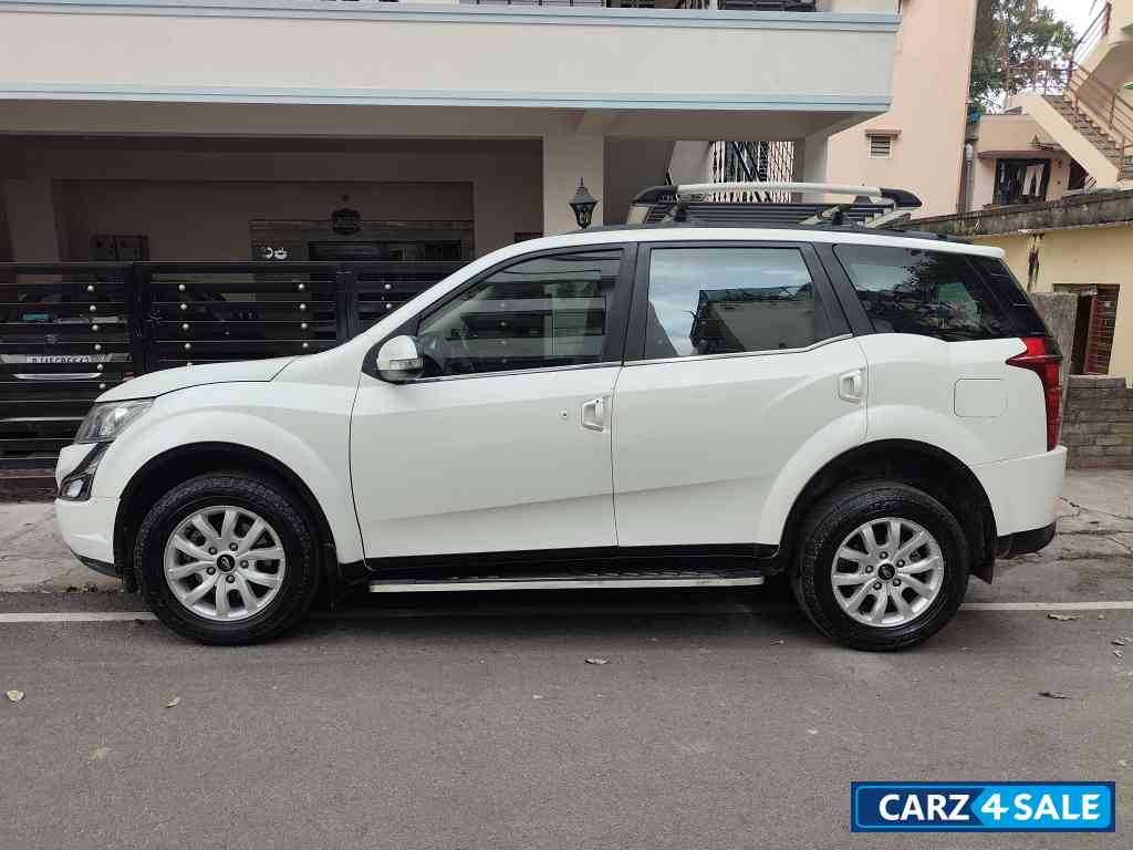 Pearl White Mahindra XUV 500 W10 Automatic