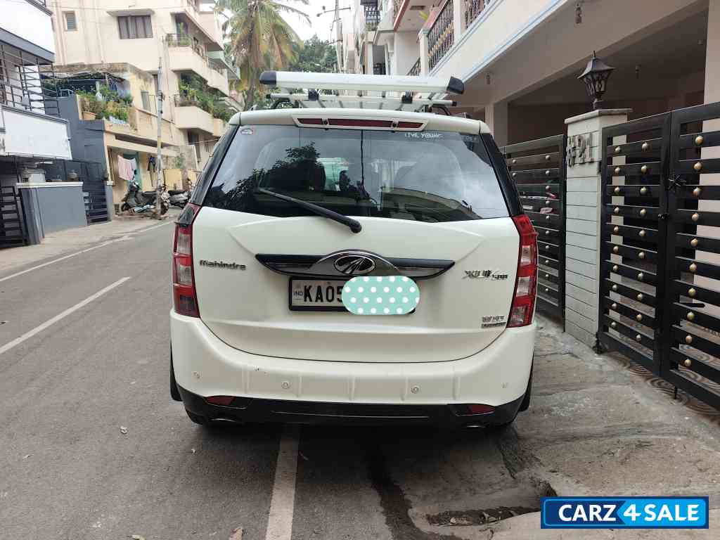 Pearl White Mahindra XUV 500 W10 Automatic