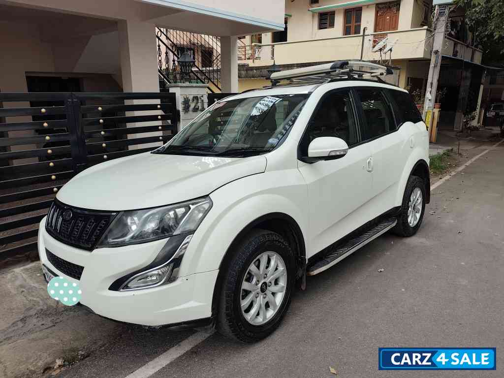Pearl White Mahindra XUV 500 W10 Automatic