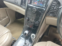 Pearl White Mahindra XUV 500 W10 Automatic