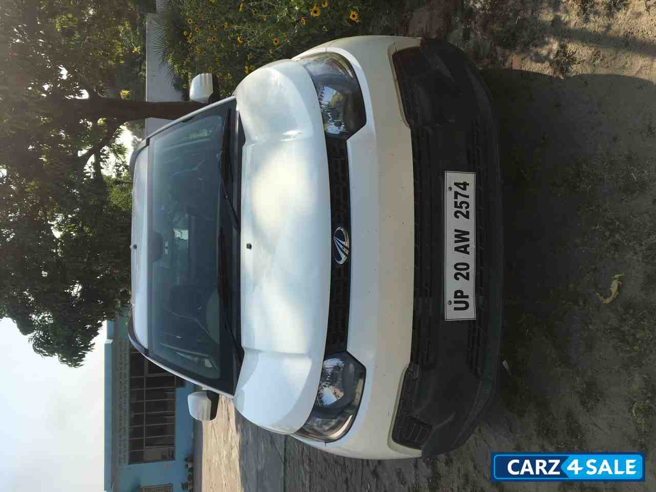 White Mahindra  KUV100