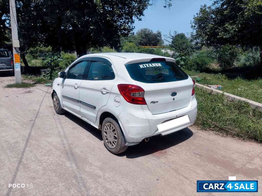 White Ford Figo Trand 1.2 petrol cng White Ford Figo Trand 1.2 petrol cng