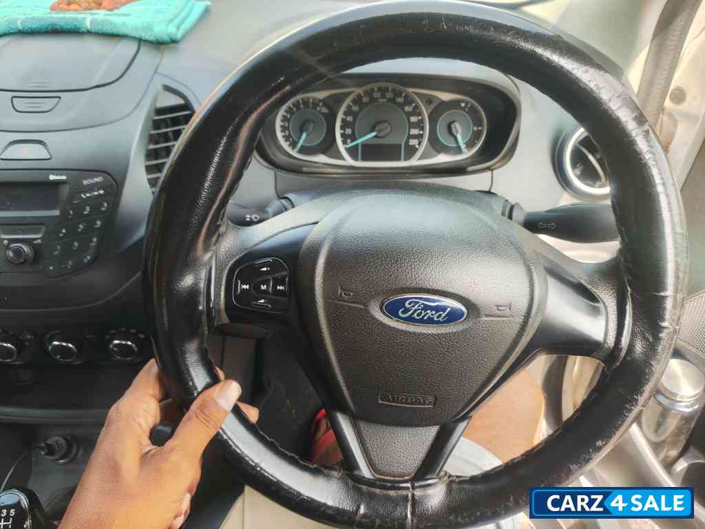 White Ford Figo Trand 1.2 petrol cng White Ford Figo Trand 1.2 petrol cng