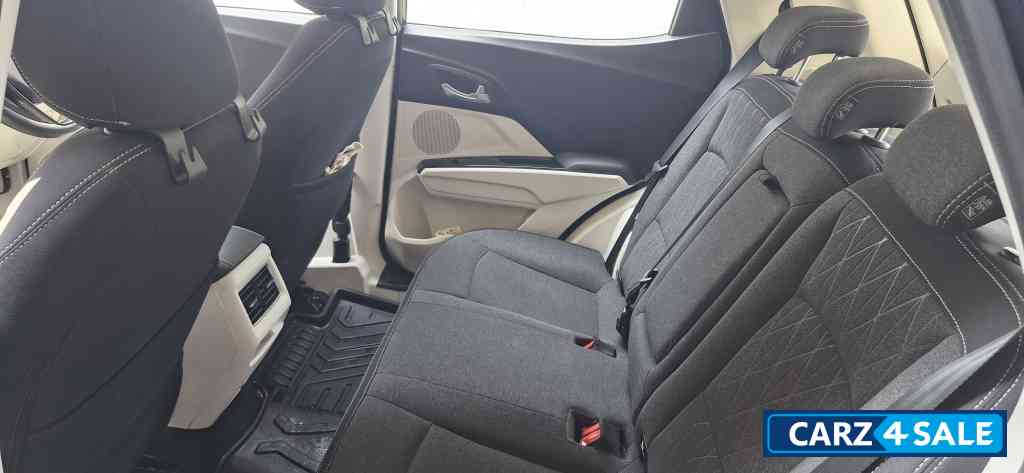 Nebula Blue Mahindra XUV 3XO AX5L AT Nebula Blue Mahindra XUV 3XO AX5L AT