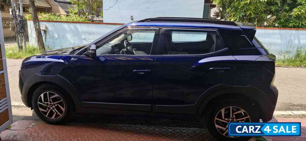 Nebula Blue Mahindra XUV 3XO AX5L AT Nebula Blue Mahindra XUV 3XO AX5L AT