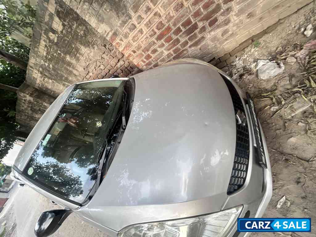 Silver Maruti Suzuki Swift Lxi