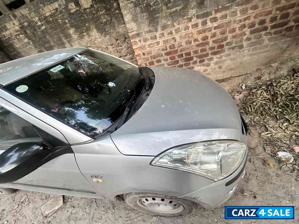 Silver Maruti Suzuki Swift Lxi Silver Maruti Suzuki Swift Lxi