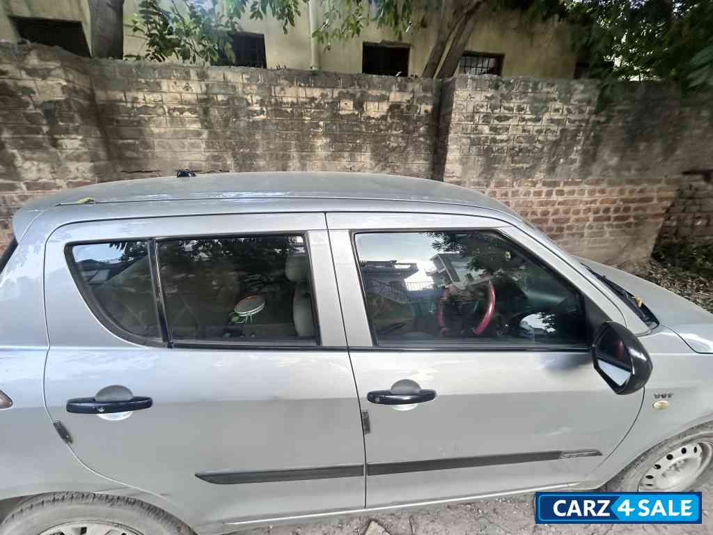 Silver Maruti Suzuki Swift Lxi Silver Maruti Suzuki Swift Lxi