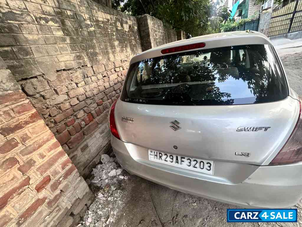 Silver Maruti Suzuki Swift Lxi Silver Maruti Suzuki Swift Lxi