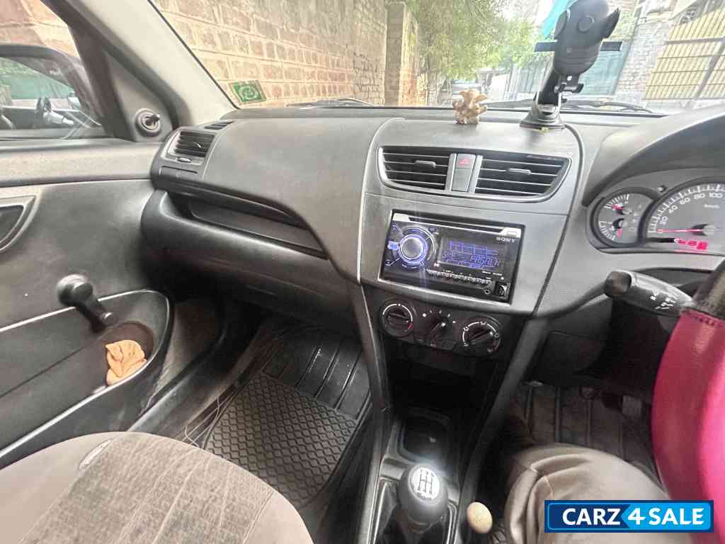 Silver Maruti Suzuki Swift Lxi Silver Maruti Suzuki Swift Lxi