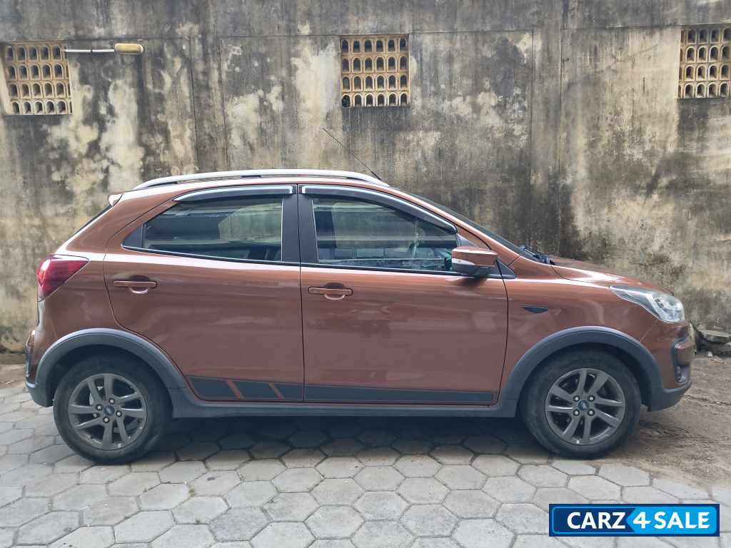 Brown Ford Freestyle Titanium 1.2L Brown Ford Freestyle Titanium 1.2L