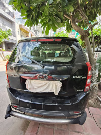Mahindra XUV 500 W10