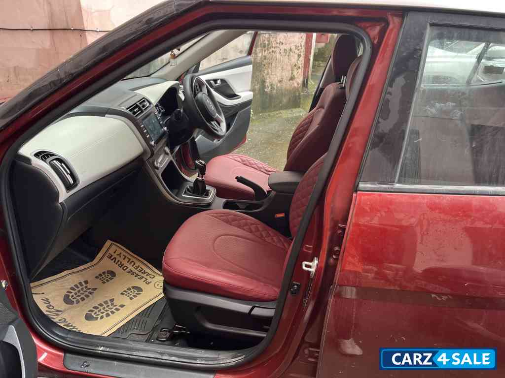 Mulberry Red Hyundai Creta S1.5 petrol Mulberry Red Hyundai Creta S1.5 petrol