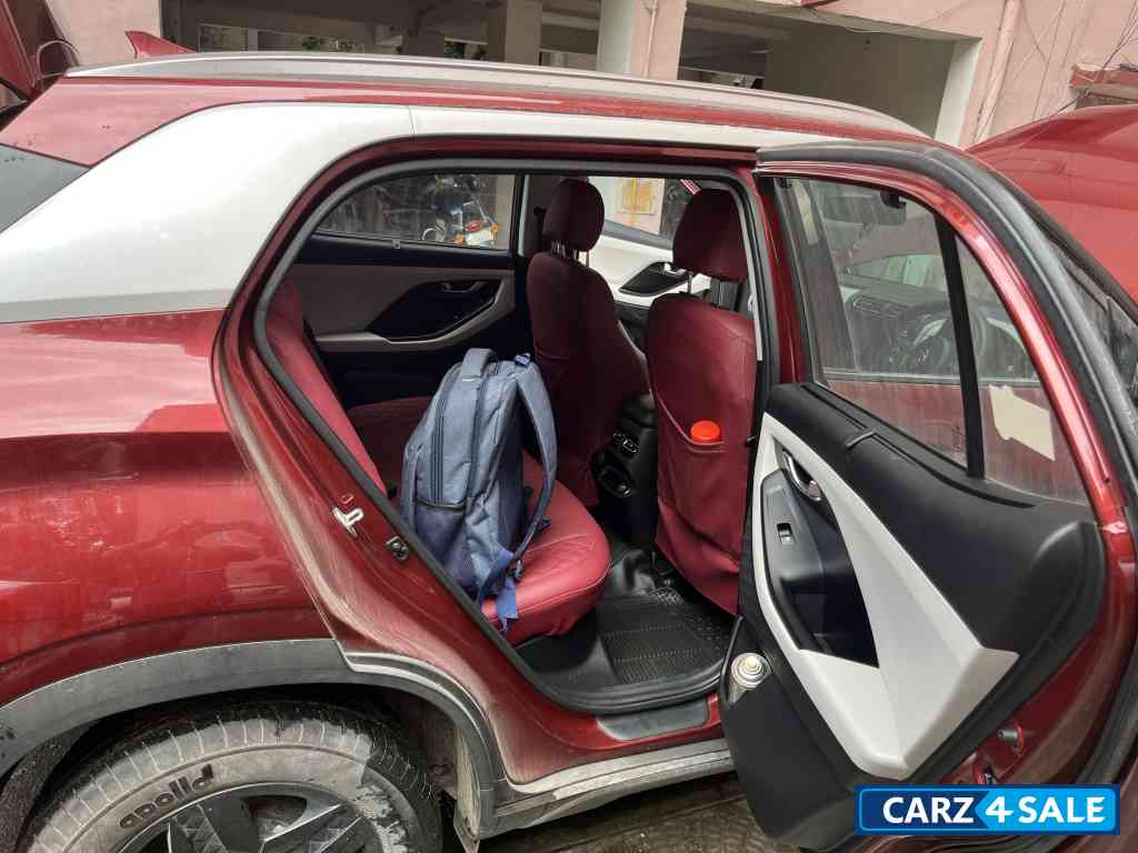 Mulberry Red Hyundai Creta S1.5 petrol Mulberry Red Hyundai Creta S1.5 petrol