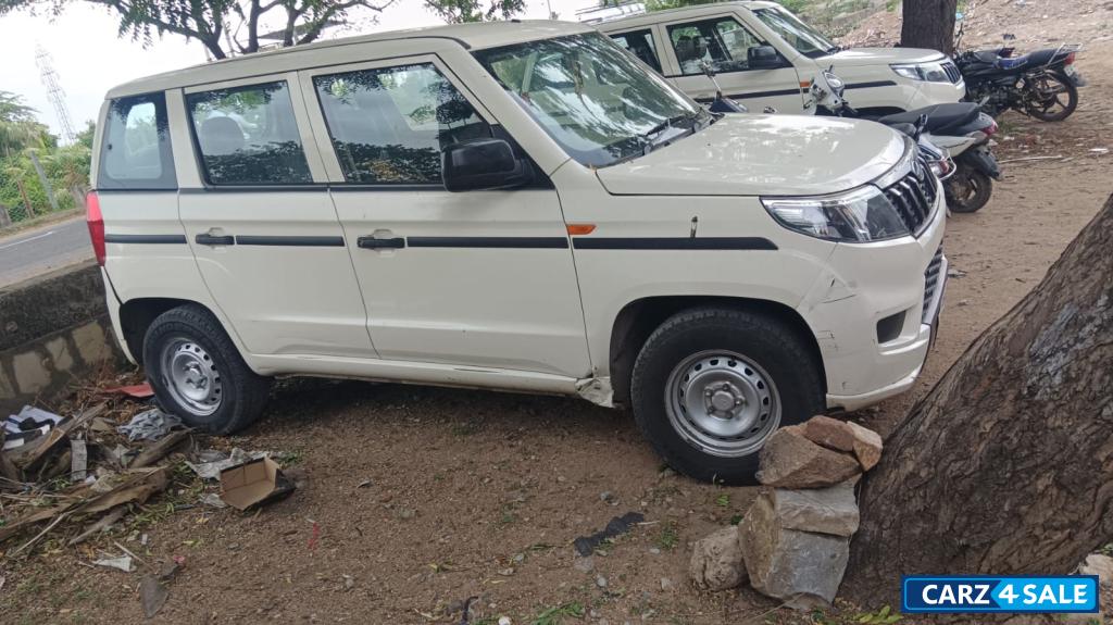 White Mahindra Bolero Bolero Neo N4 Diesel