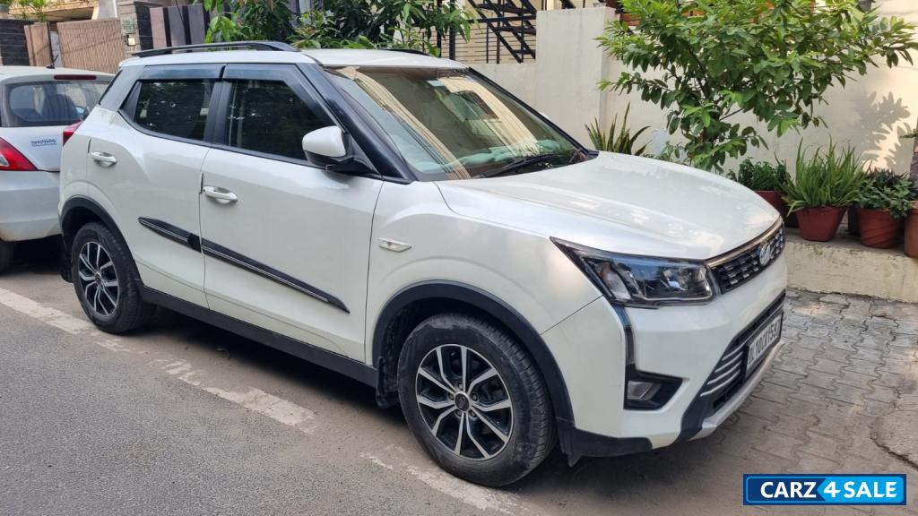 Mahindra XUV300 W6