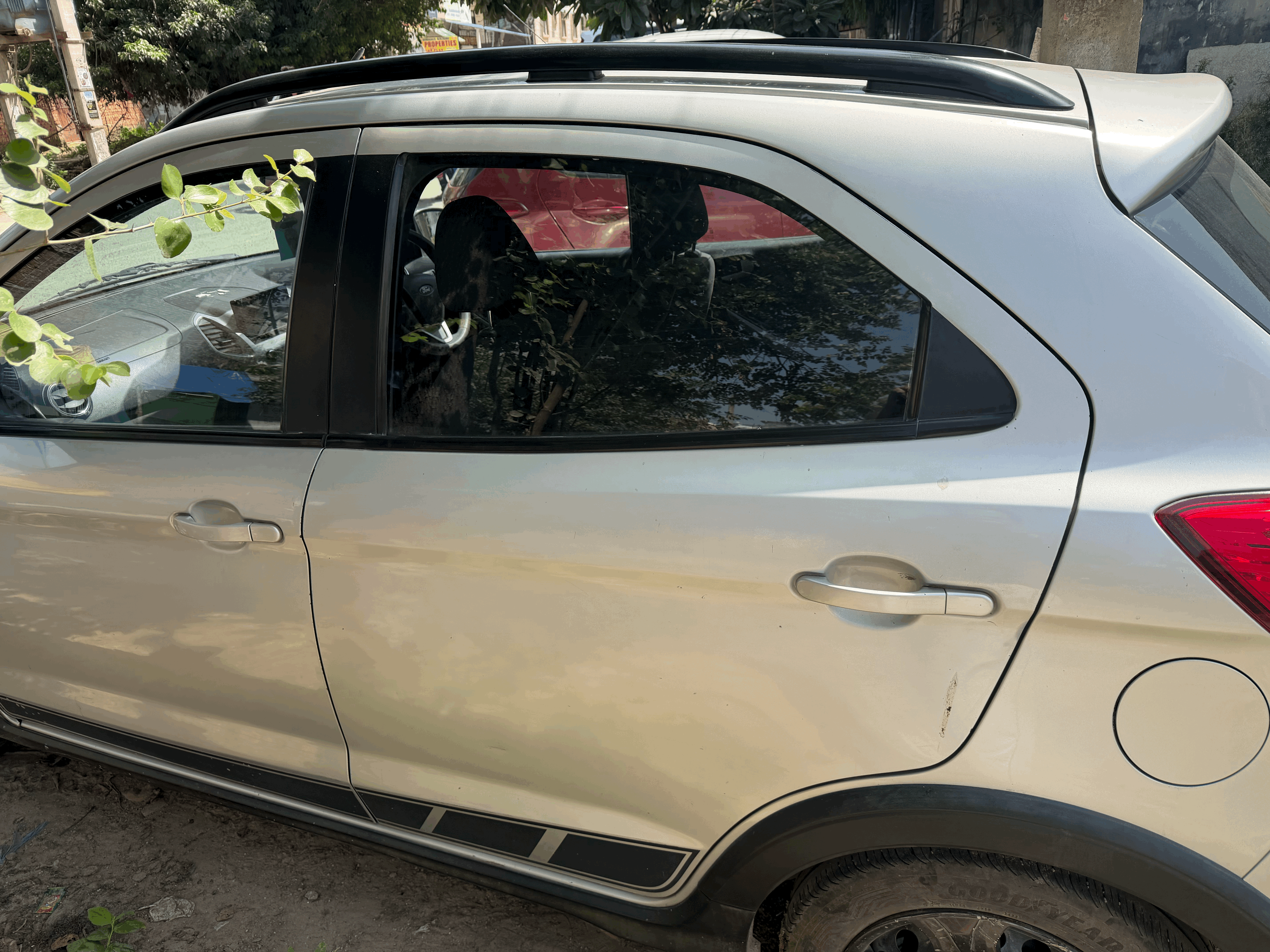 Moondust Silver Ford Freestyle Trend 1.5 MT TDCI Moondust Silver Ford Freestyle Trend 1.5 MT TDCI