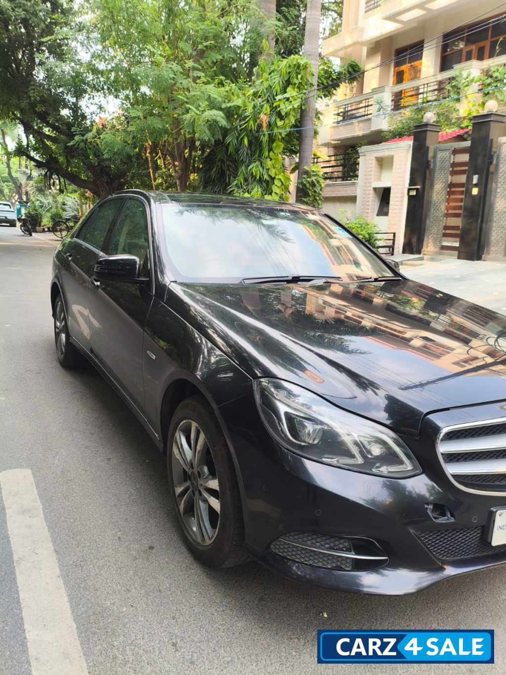 Black Mercedes-Benz E-Class 200 Black Mercedes-Benz E-Class 200